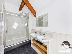 Ensuite- click for photo gallery